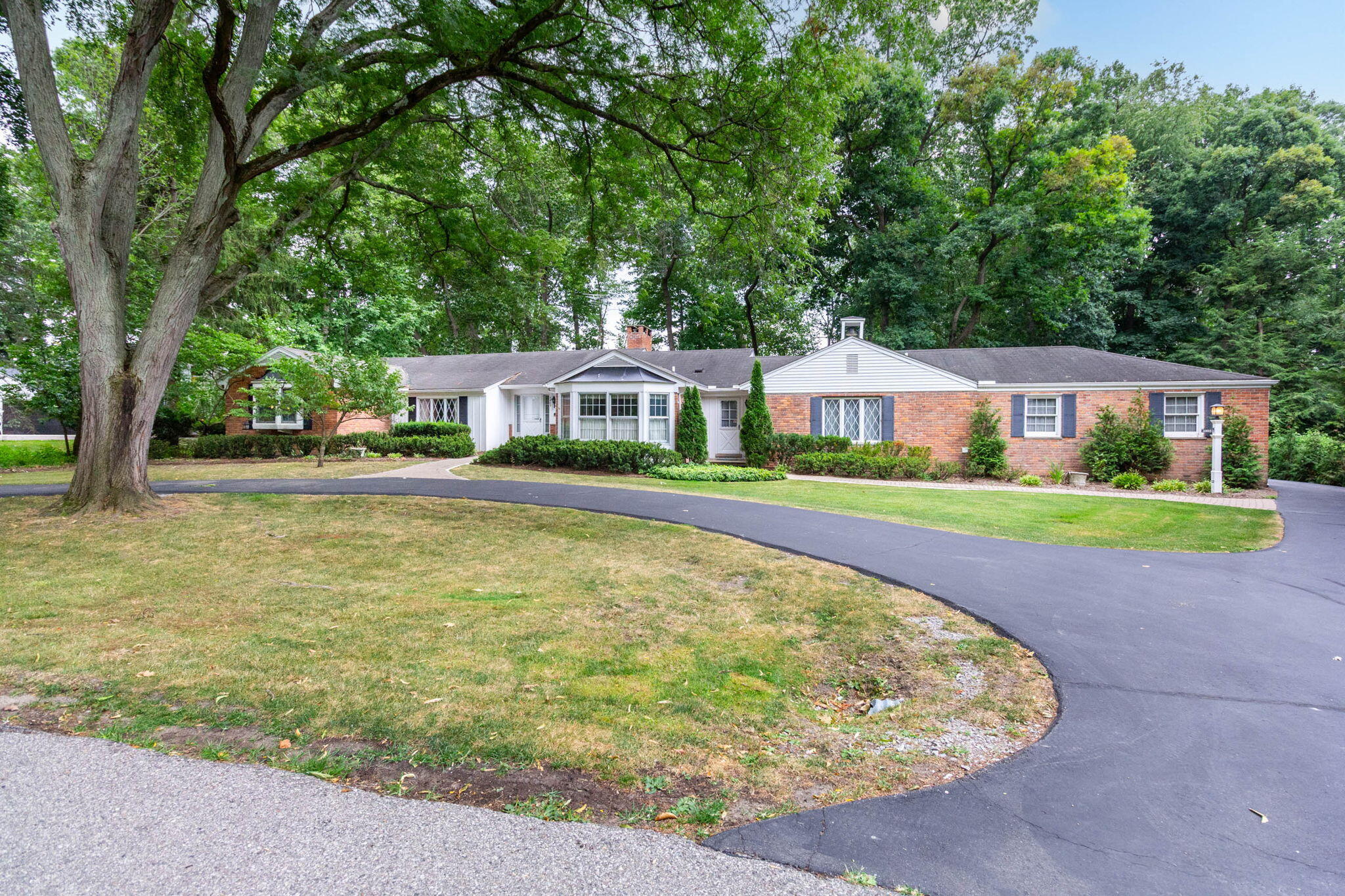 3903 Oakhills Drive