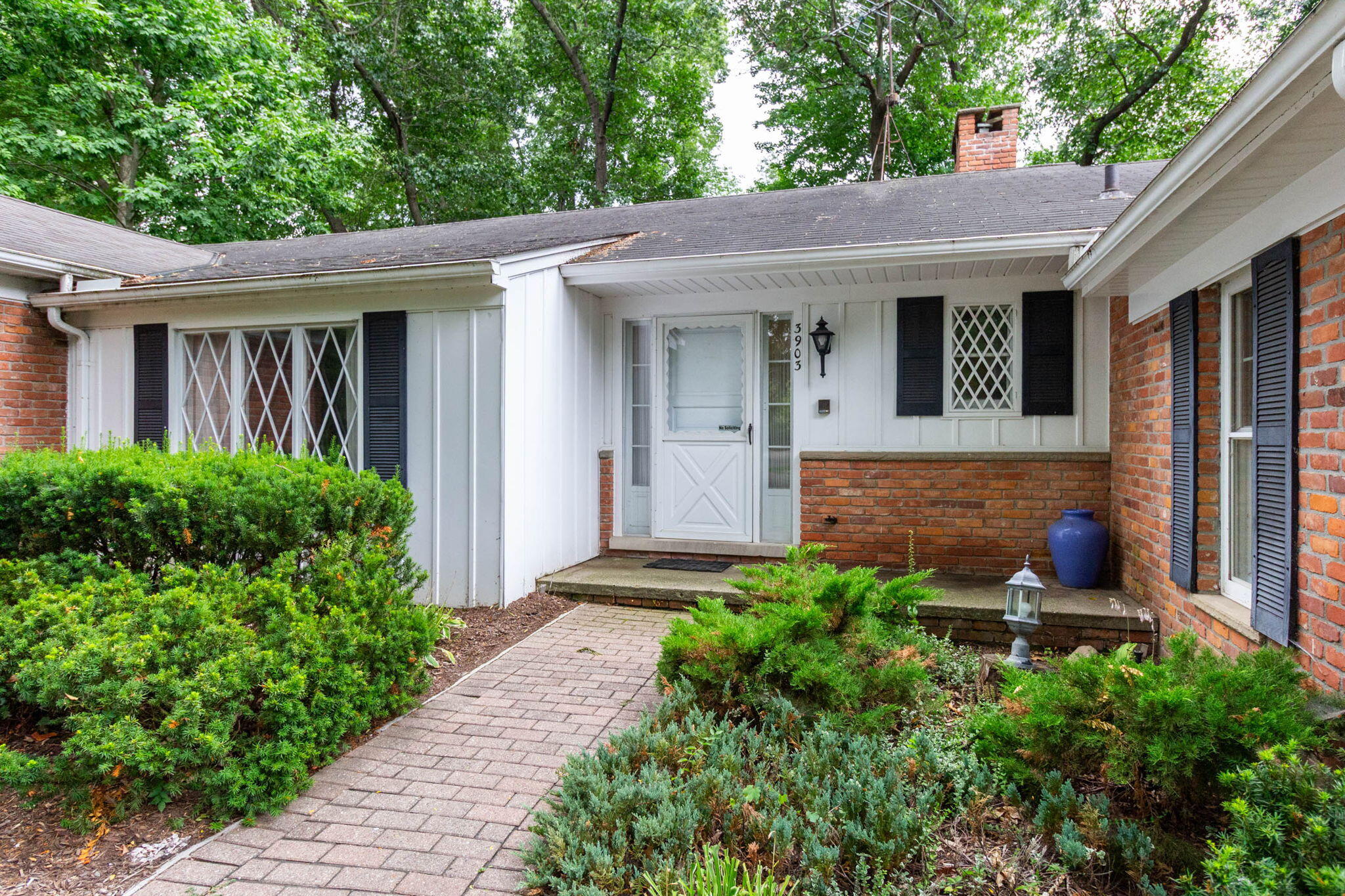 3903 Oakhills Drive
