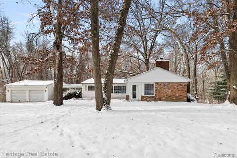 251 Doremus Avenue Waterford Charter Township MI 48328