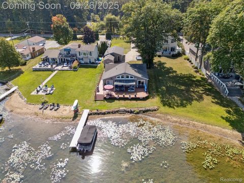 2236 Grove Park Road Fenton City MI 48430