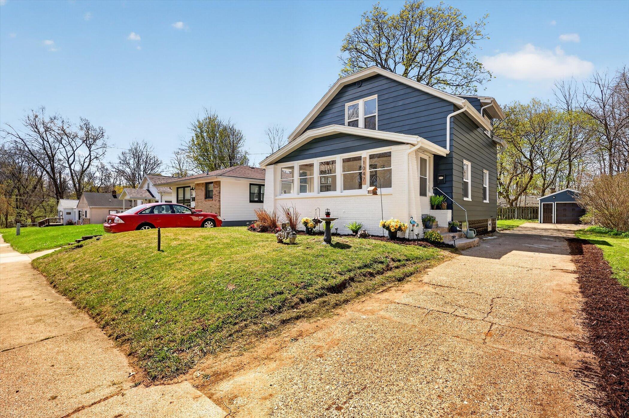 1047 Eastern Avenue NE