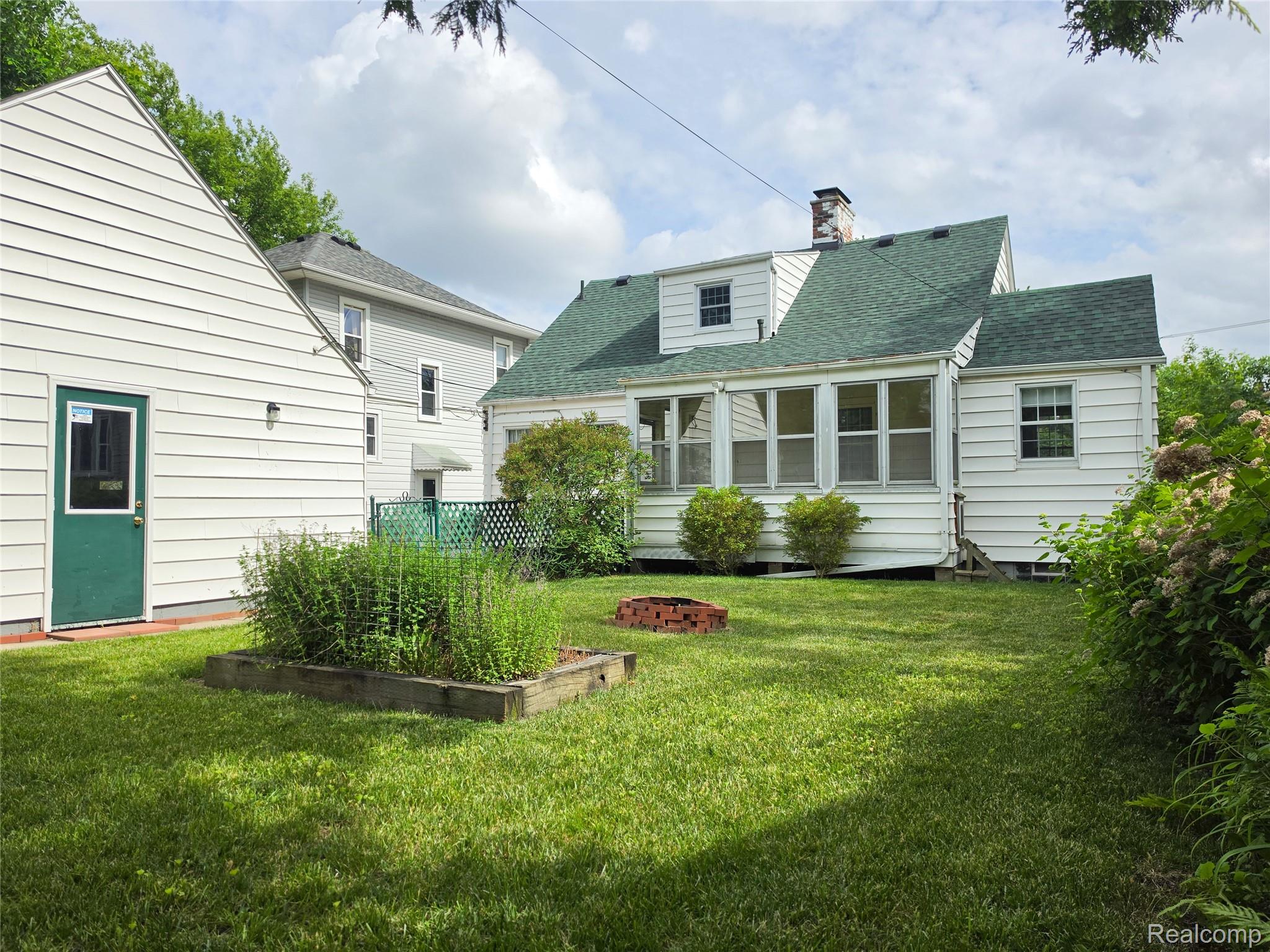 1333 Court Street