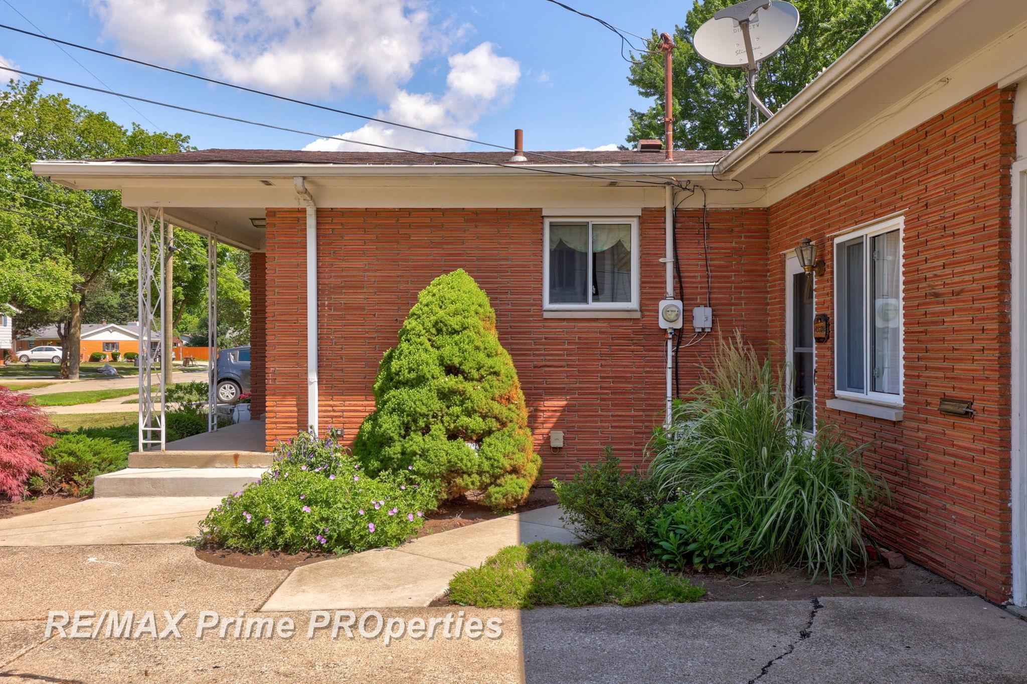 2524 Whitemore Place