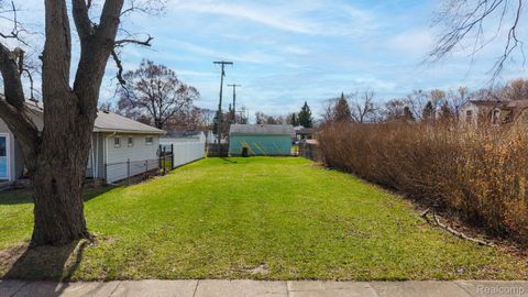 20751 Powers Avenue Dearborn Heights City MI 48125