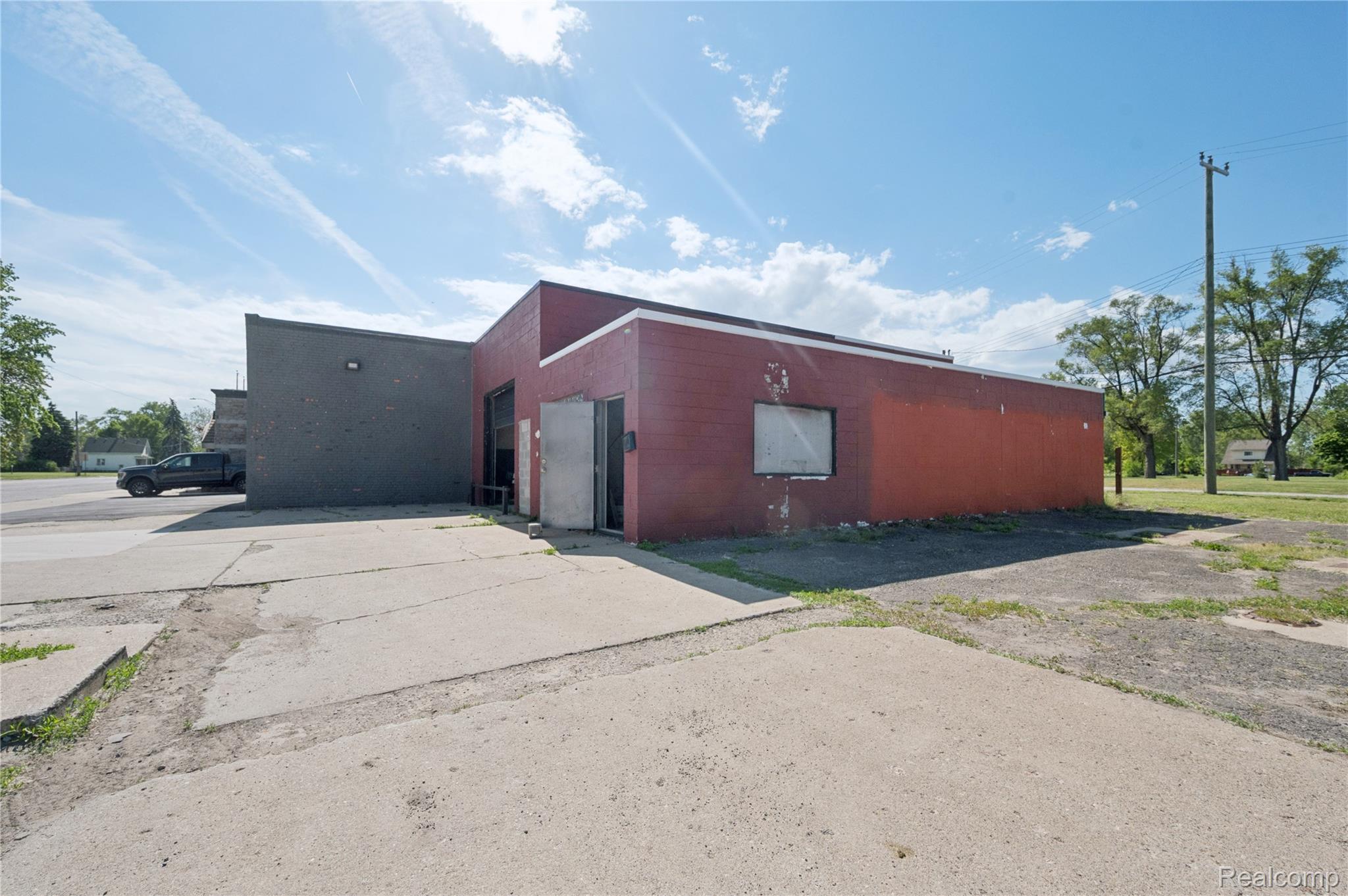 300 Oakwood