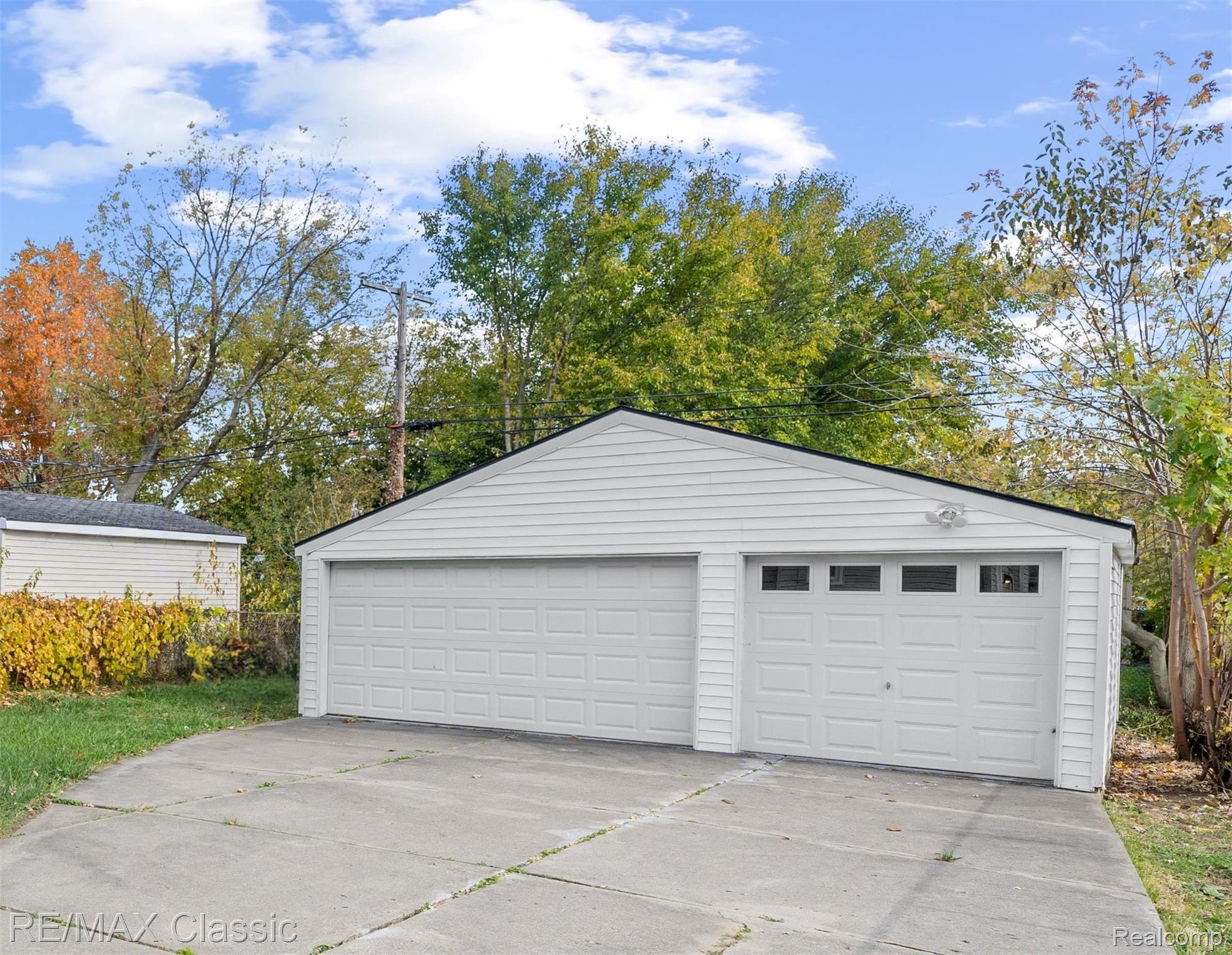 4827 Winifred Street