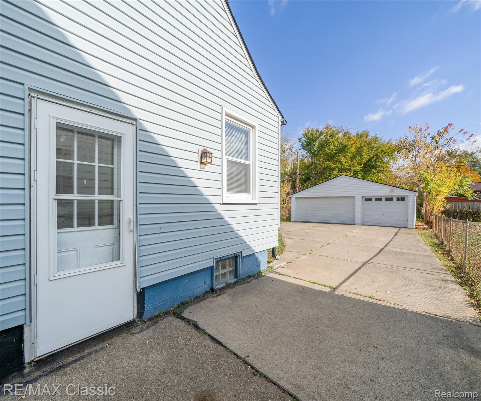 4827 Winifred Street