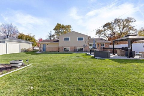 Tiny photo for 9001 Hensley Drive, Sterling Heights City, MI 48314 (MLS # 81025056621)