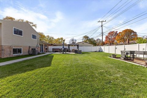 Tiny photo for 9001 Hensley Drive, Sterling Heights City, MI 48314 (MLS # 81025056621)