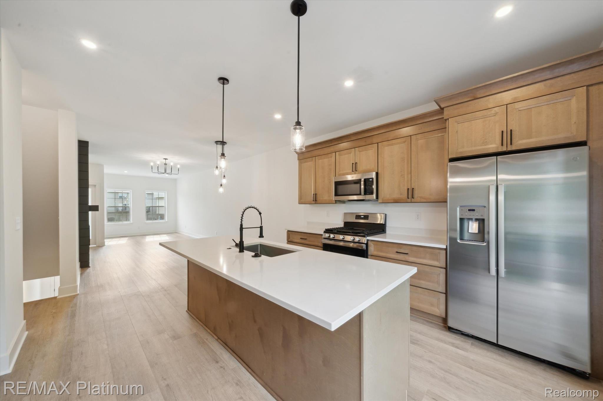 1689 Pinecroft Lane