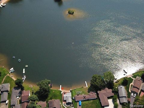 8461 Woodland Shore Drive Brighton Township MI 48114