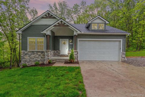 5733 WARREN WOODS Lane Hamburg Township MI 48189