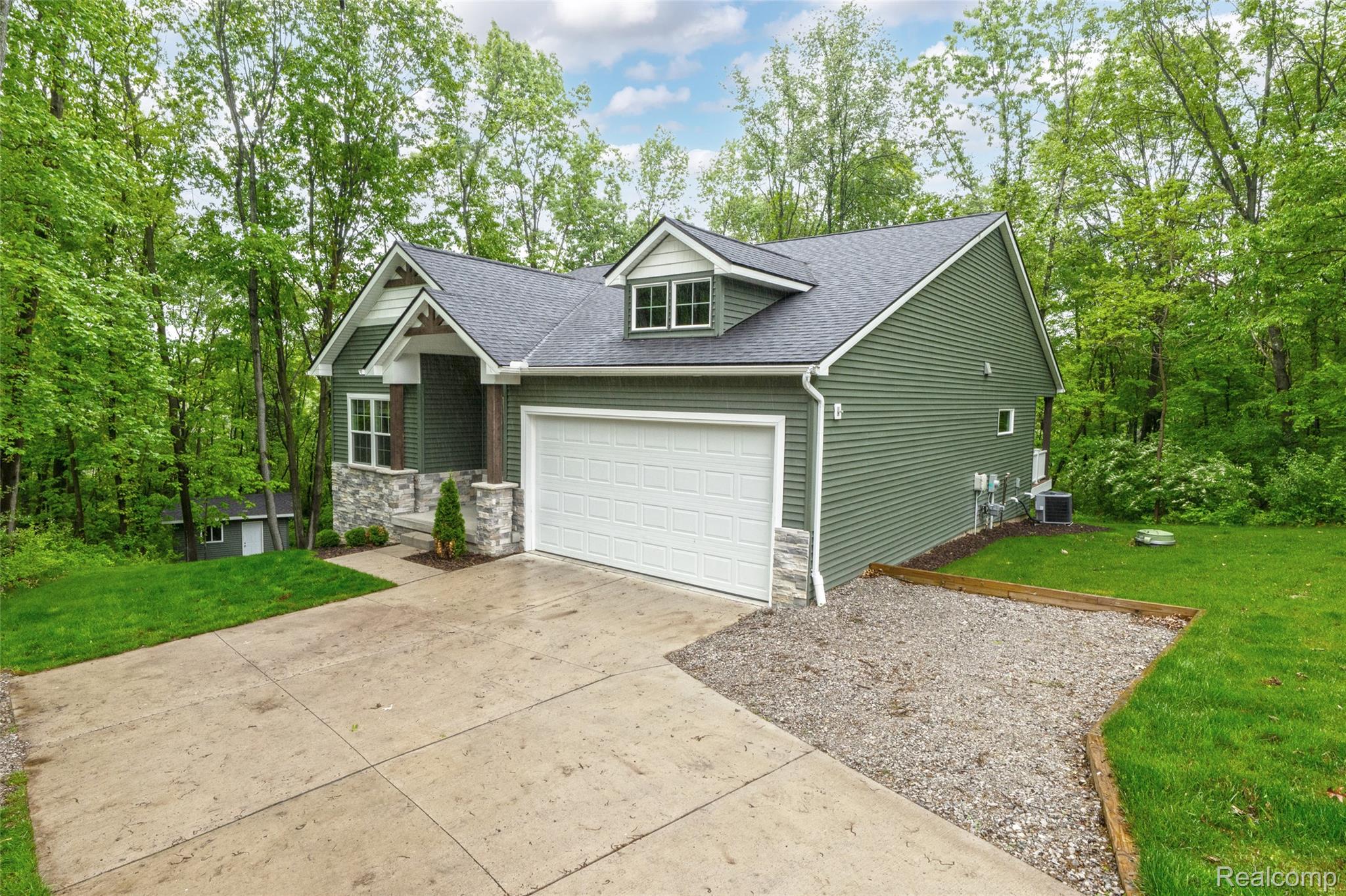 5733 WARREN WOODS Lane