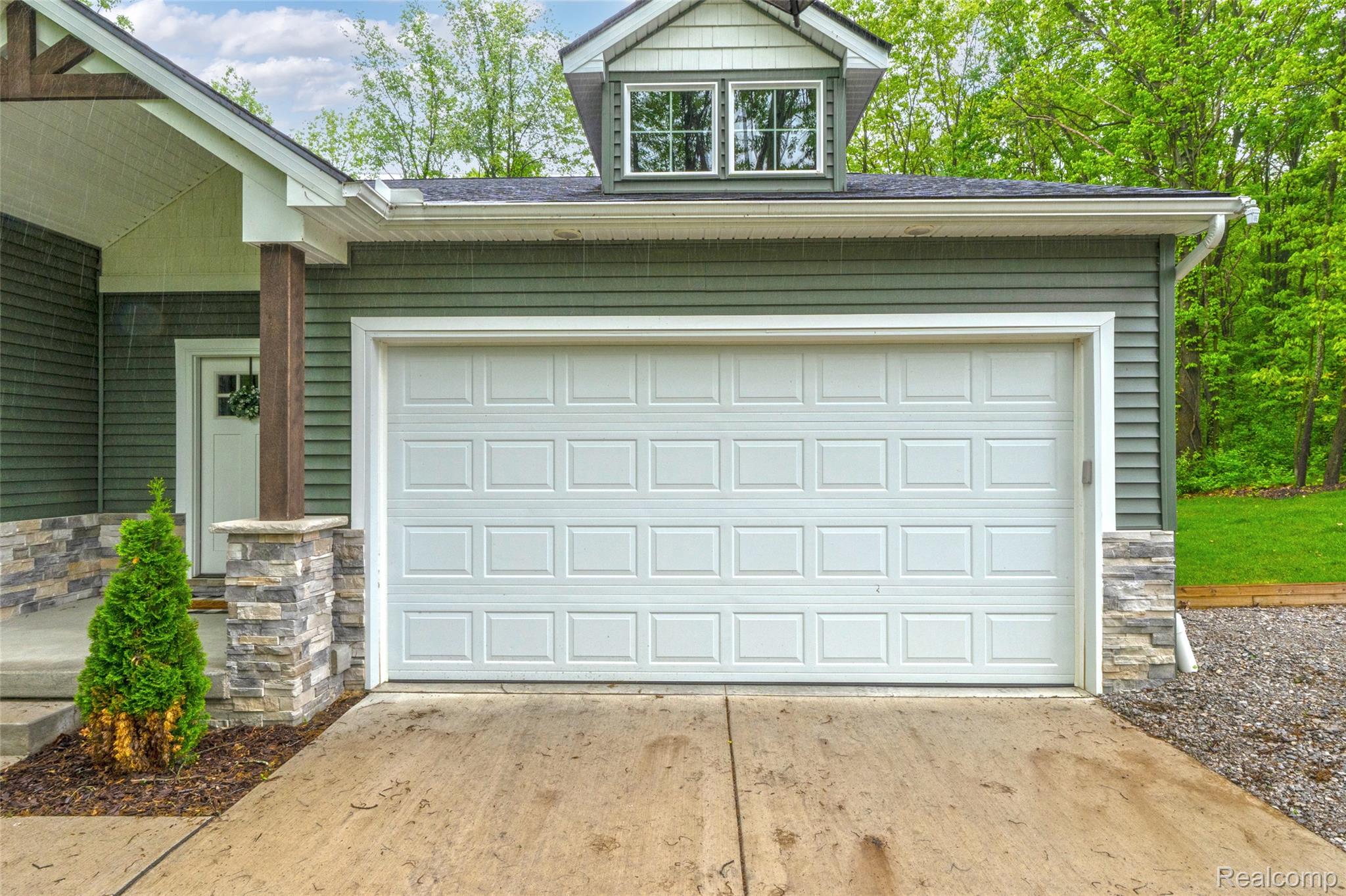 5733 WARREN WOODS Lane
