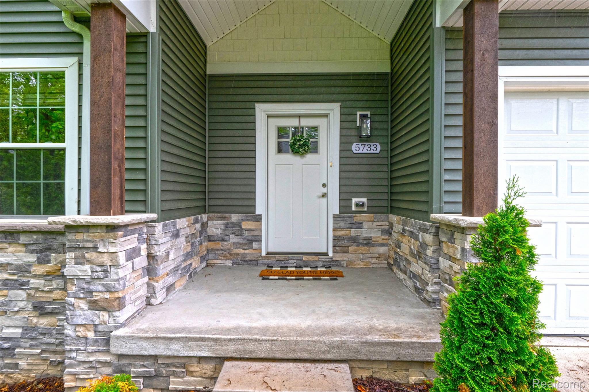 5733 WARREN WOODS Lane