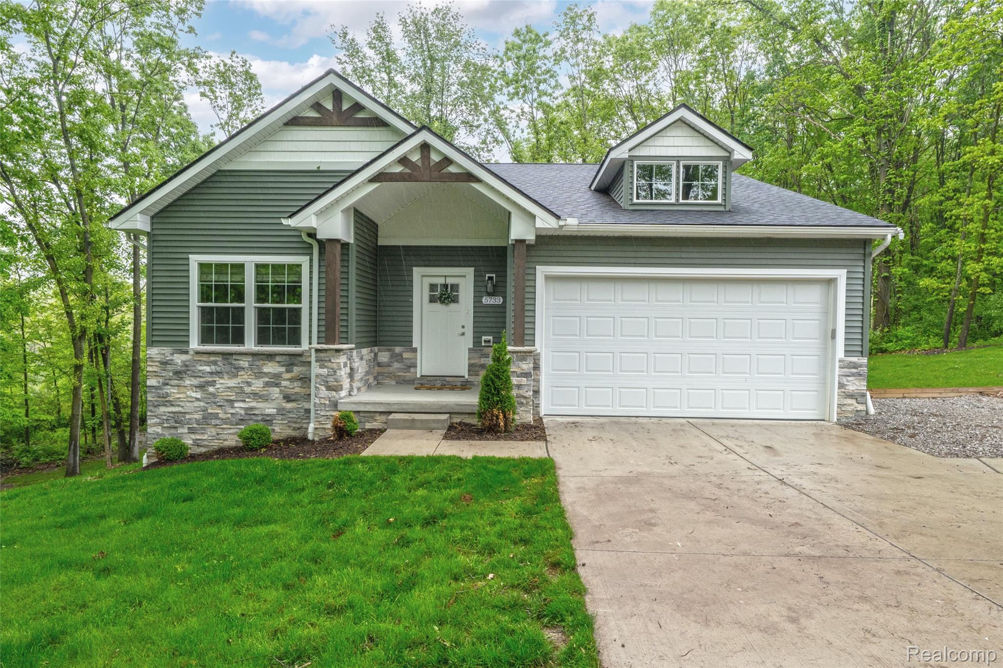 5733 WARREN WOODS Lane