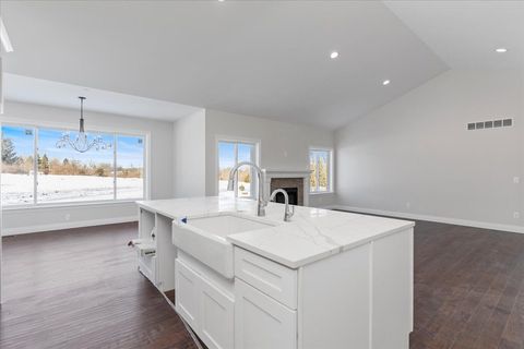 A home in GrovelandTownship_Oakland