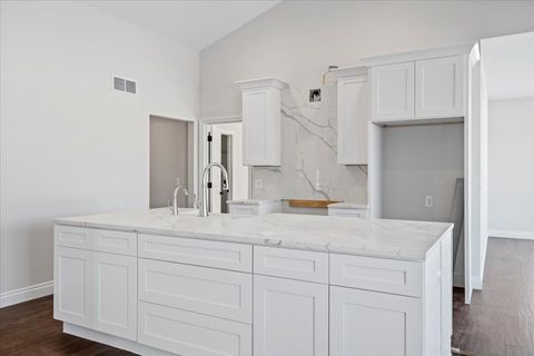 A home in GrovelandTownship_Oakland