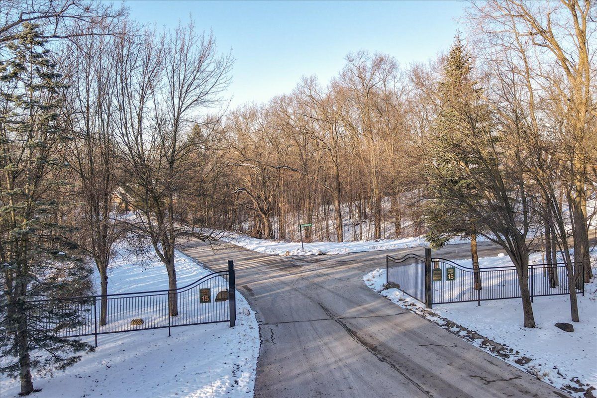 15620 Pine Ridge