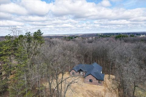 A home in GrovelandTownship_Oakland