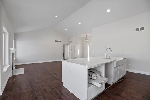 A home in GrovelandTownship_Oakland