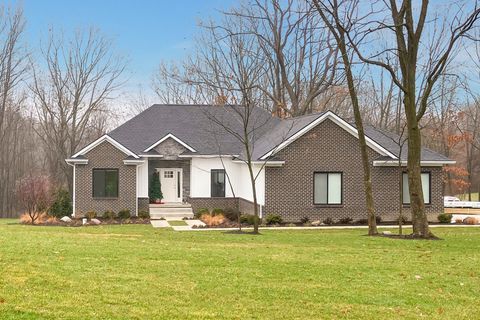 15620 Pine Ridge Groveland Township Oakland MI 48462