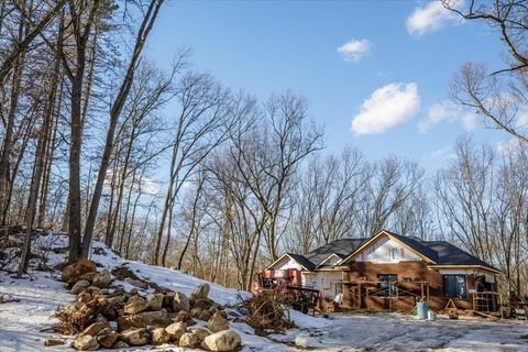 A home in GrovelandTownship_Oakland