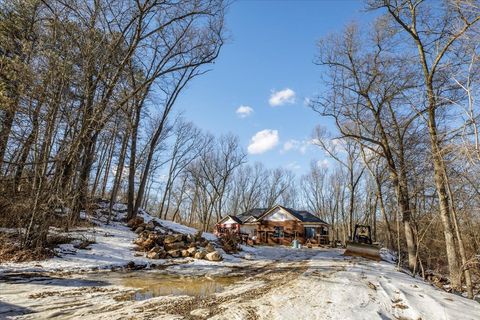 A home in GrovelandTownship_Oakland