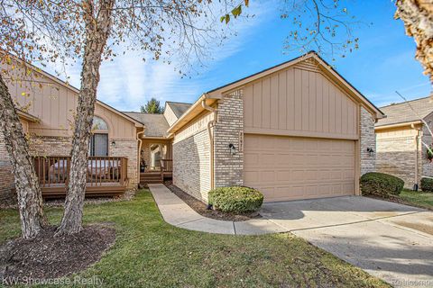 21971 Lancrest Court 293 Farmington City MI 48335