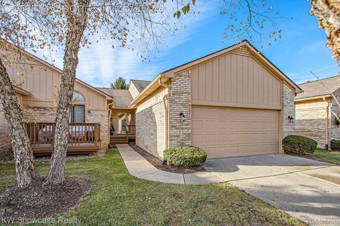 21971 Lancrest Court 293 Farmington City MI 48335