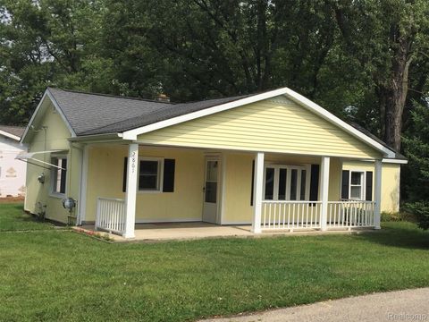 2861 Tuxedo Street Waterford Charter Township MI 48329