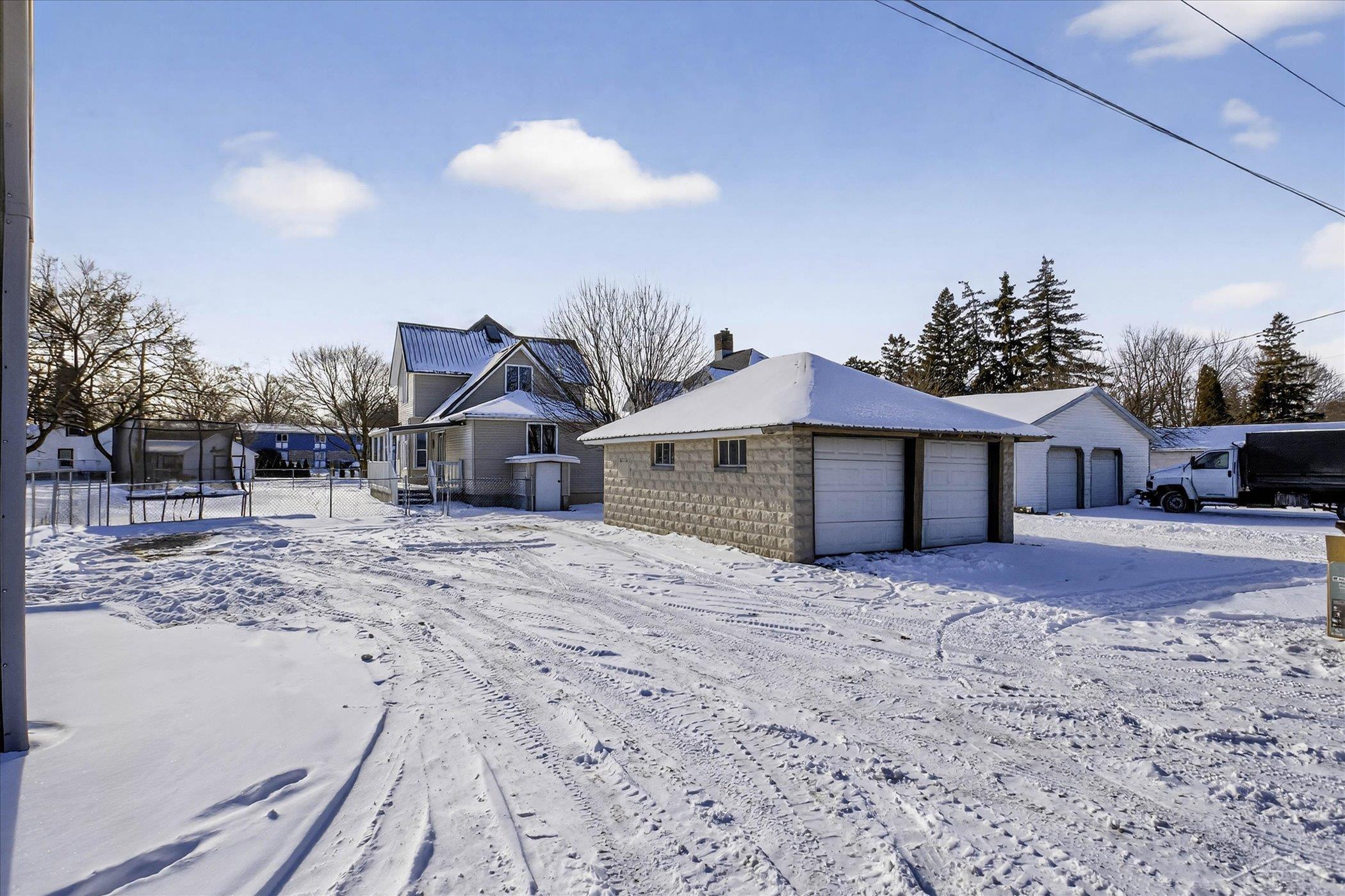 253 E Sebewaing Street