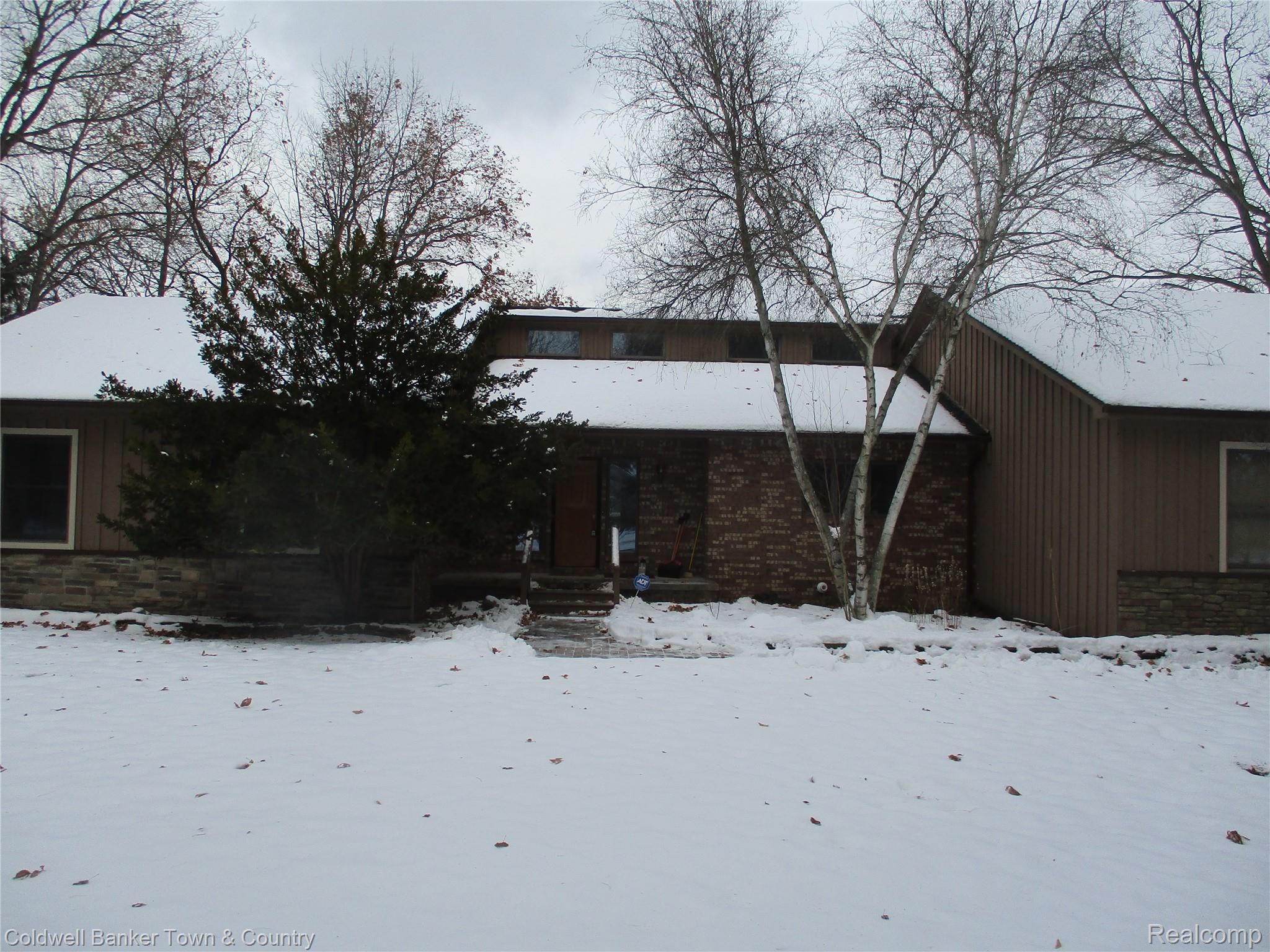 9102 Lake Crest Drive