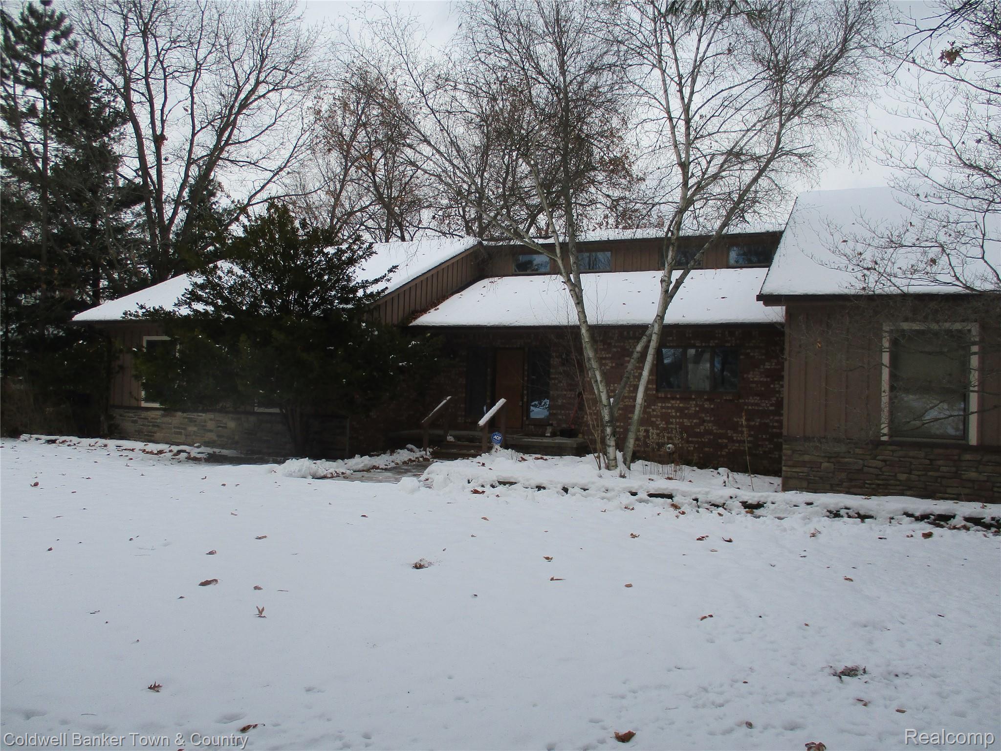 9102 Lake Crest Drive