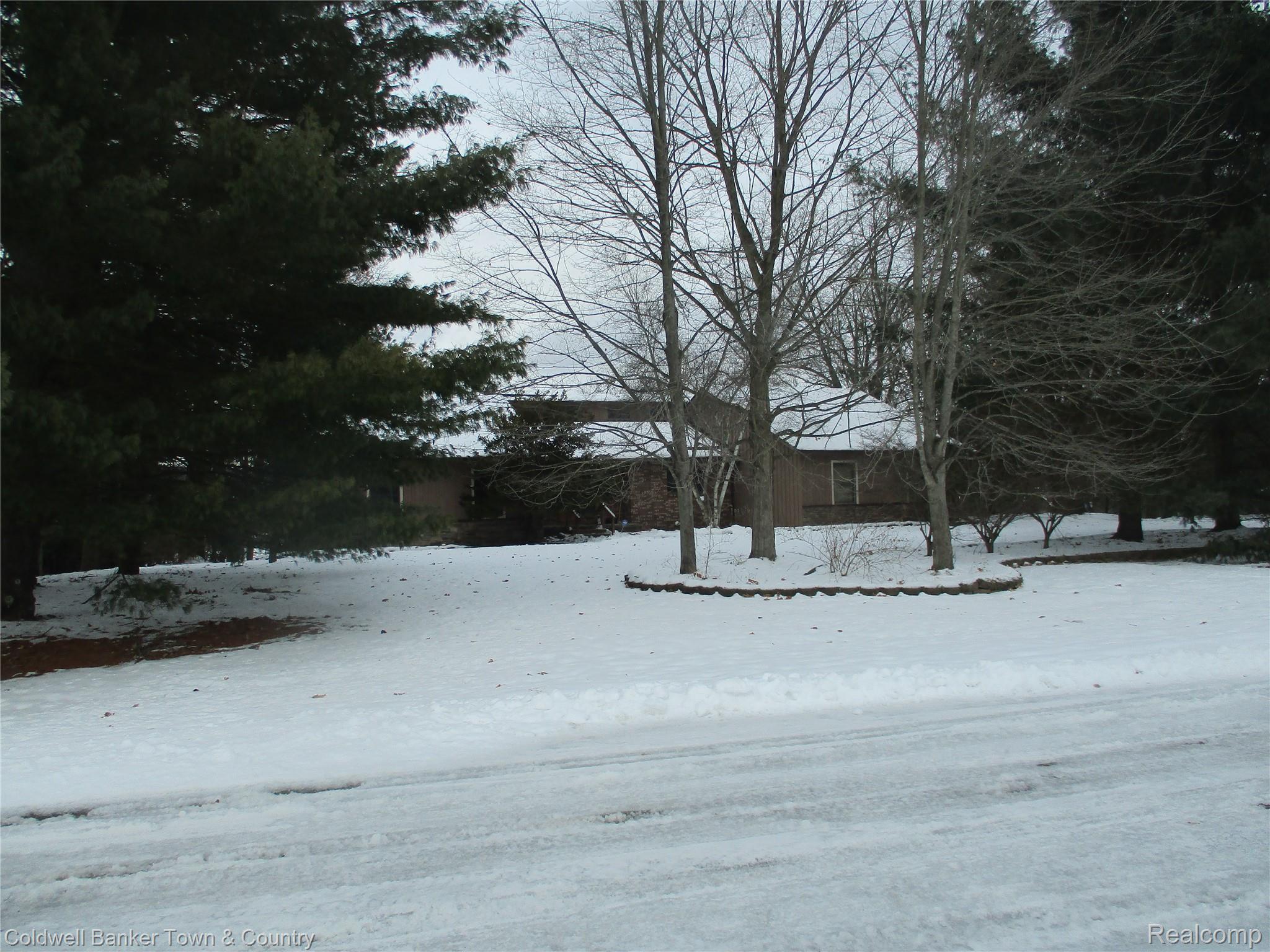 9102 Lake Crest Drive