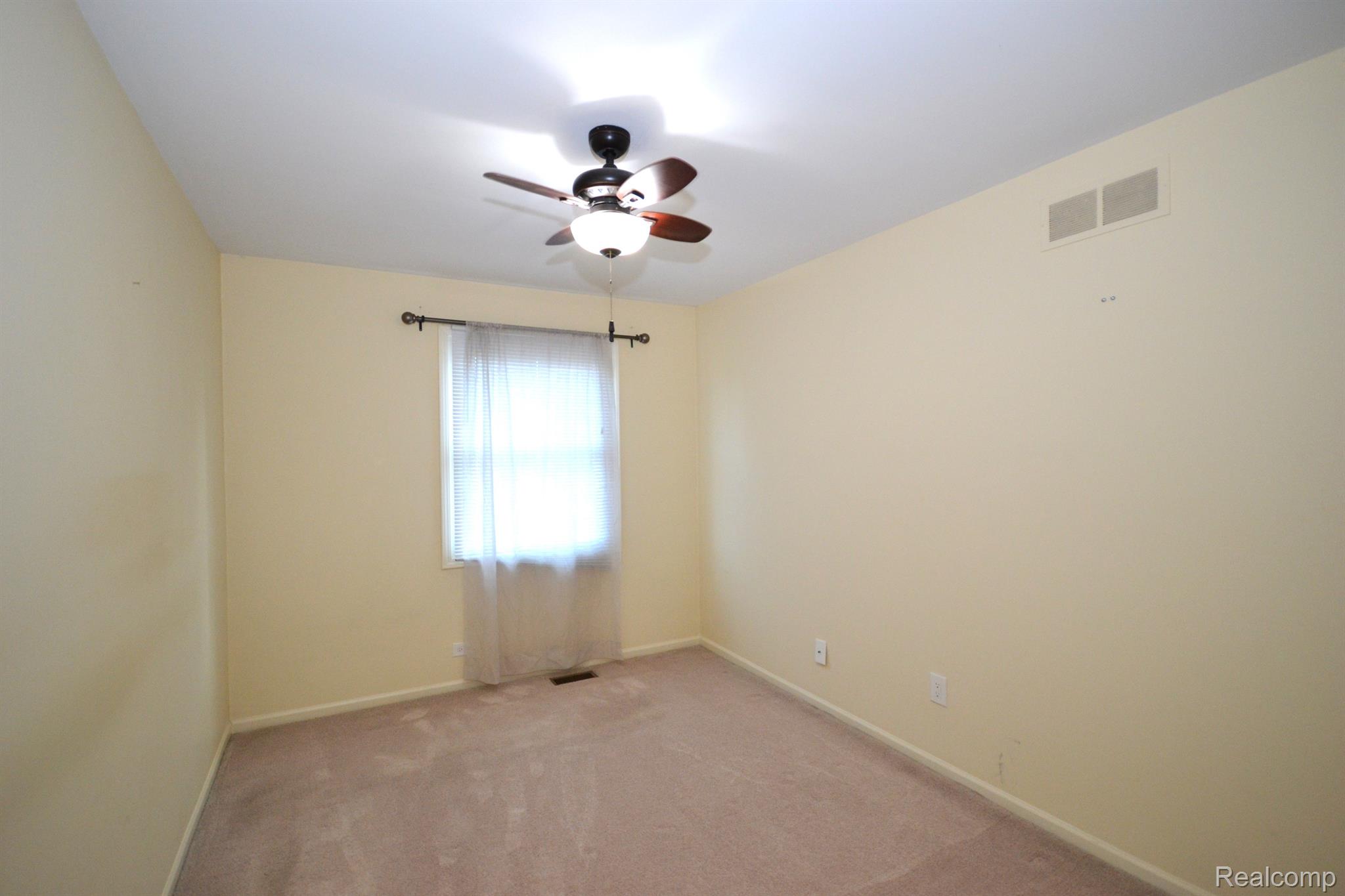 Dearborn City, Michigan 48124, United States, 2 Bedrooms Bedrooms, ,3 BathroomsBathrooms,Residential,Pending,182035