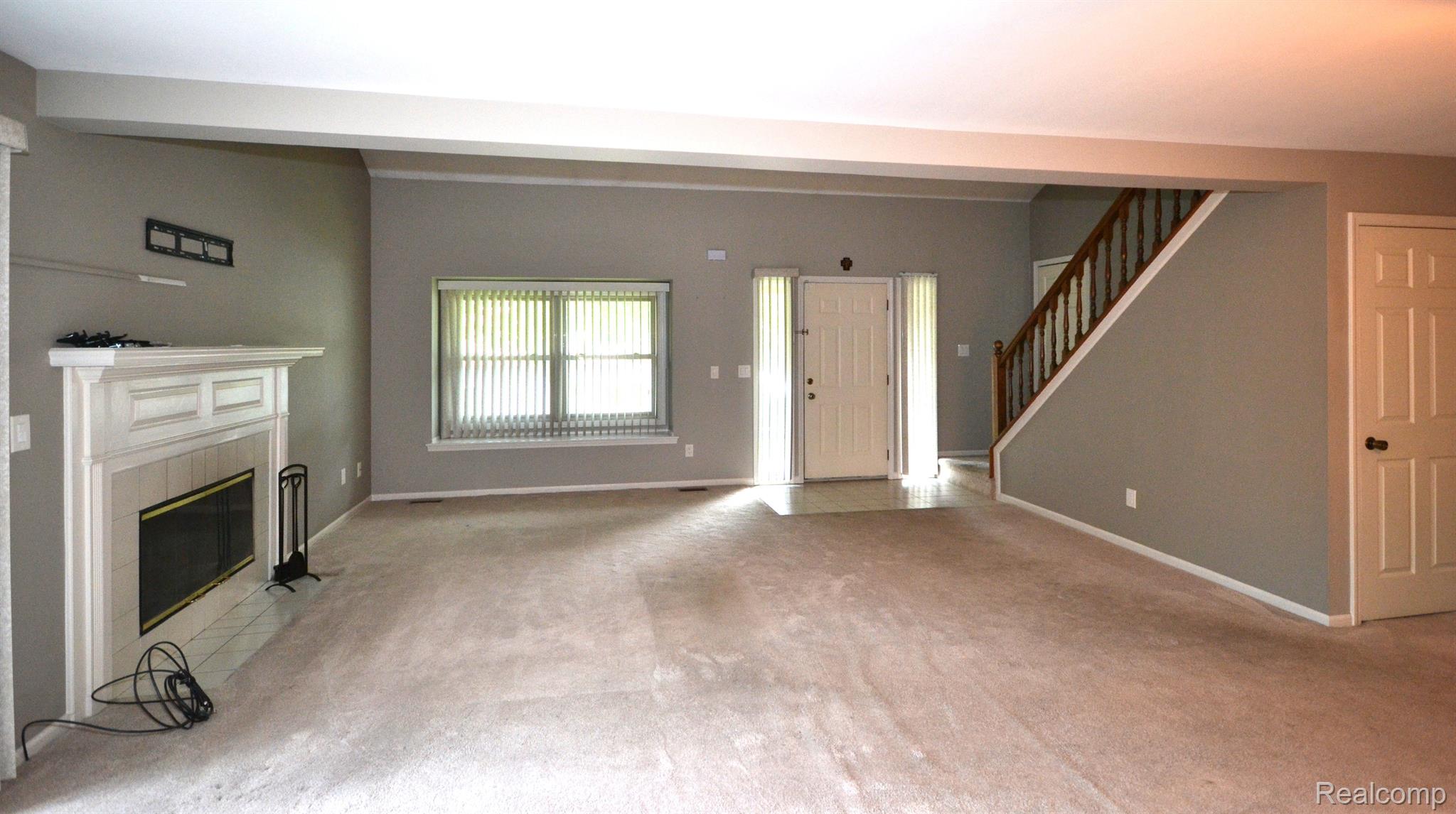 Dearborn City, Michigan 48124, United States, 2 Bedrooms Bedrooms, ,3 BathroomsBathrooms,Residential,Pending,182035