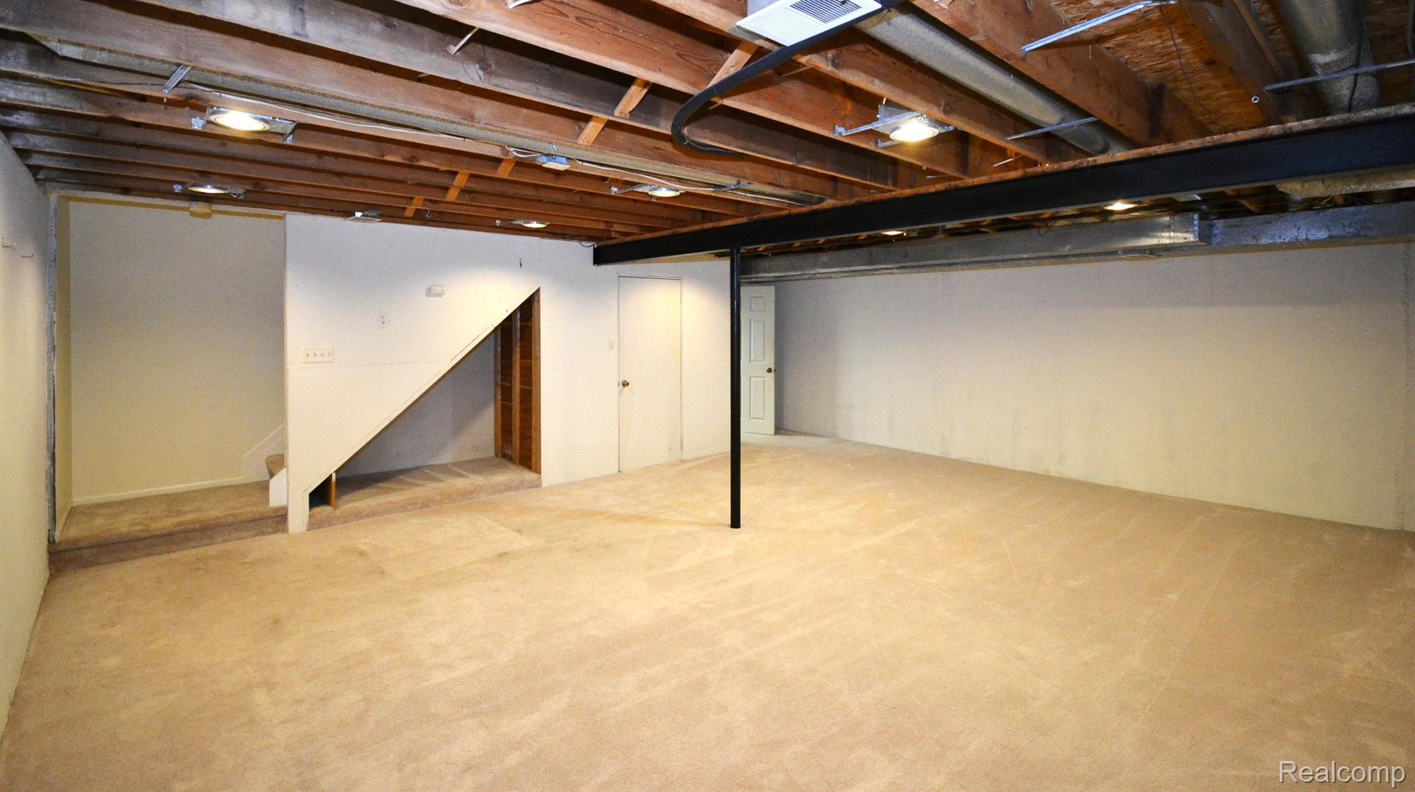 Dearborn City, Michigan 48124, United States, 2 Bedrooms Bedrooms, ,3 BathroomsBathrooms,Residential,Pending,182035