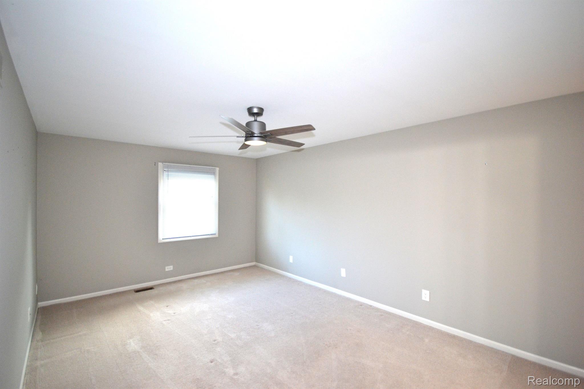 Dearborn City, Michigan 48124, United States, 2 Bedrooms Bedrooms, ,3 BathroomsBathrooms,Residential,Pending,182035