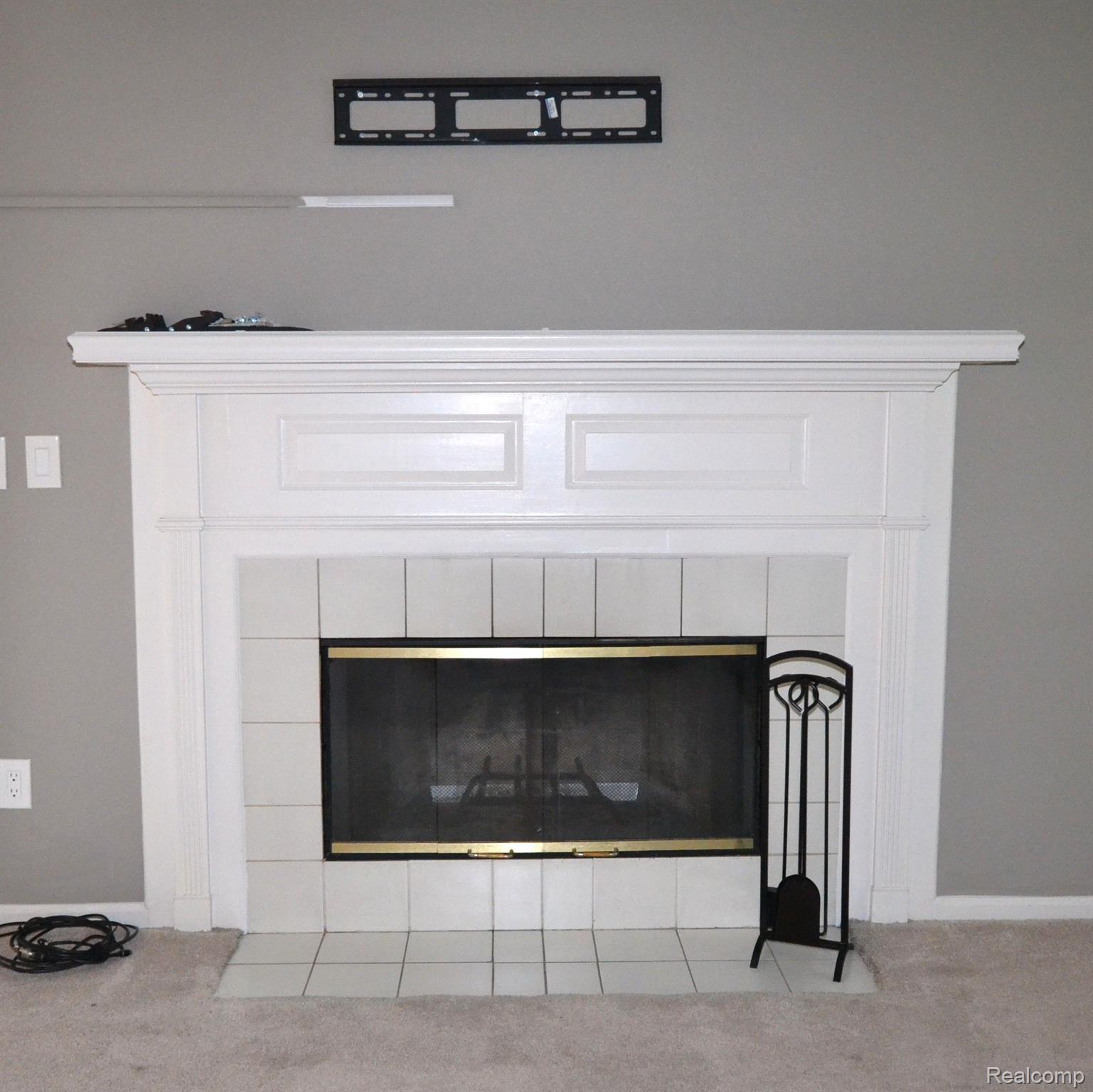 Dearborn City, Michigan 48124, United States, 2 Bedrooms Bedrooms, ,3 BathroomsBathrooms,Residential,Pending,182035