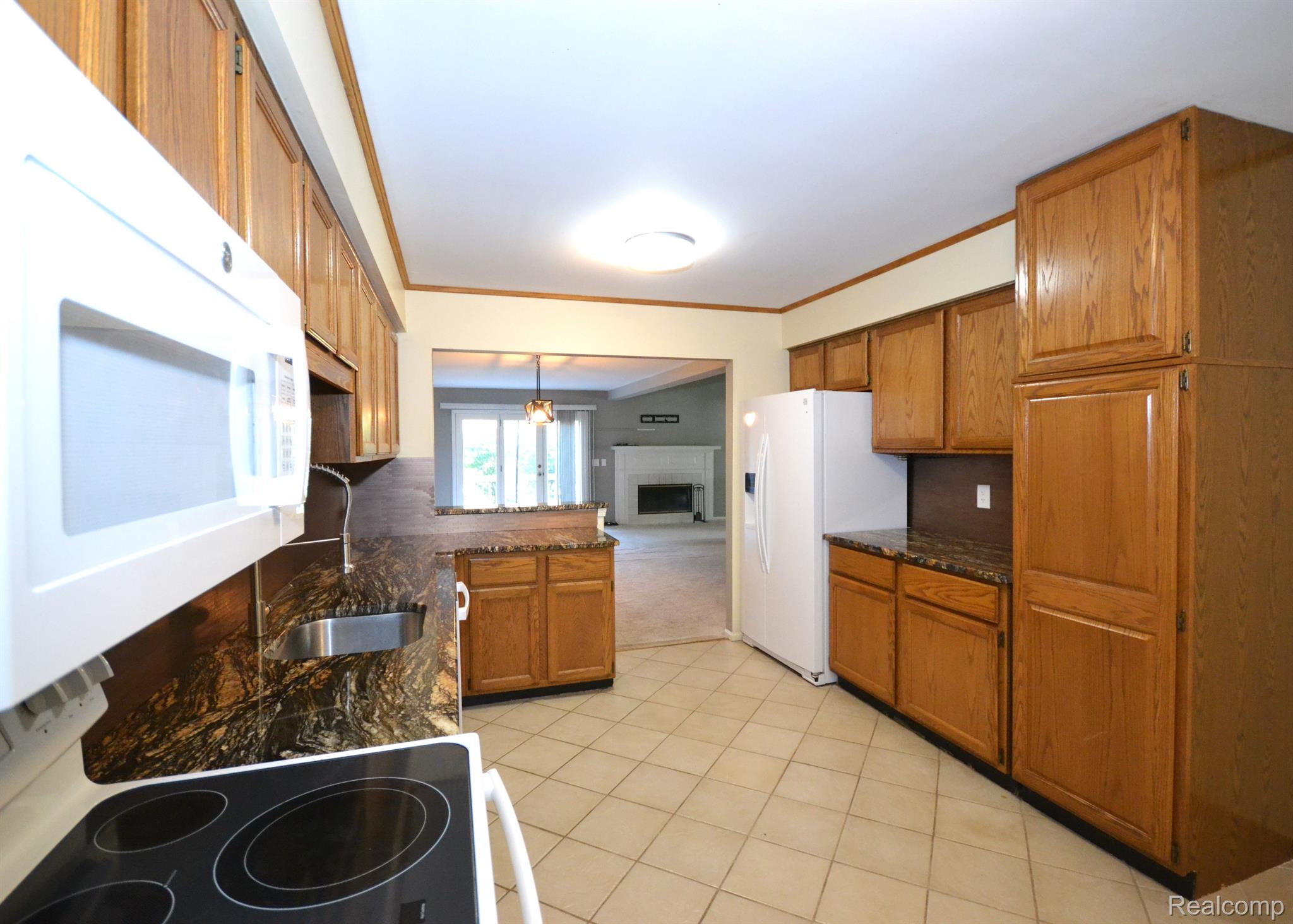 Dearborn City, Michigan 48124, United States, 2 Bedrooms Bedrooms, ,3 BathroomsBathrooms,Residential,Pending,182035