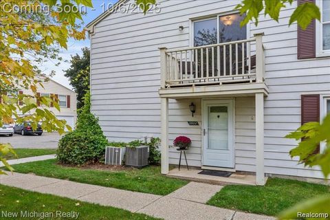 Photo of 2802 Willow Court, Lake Orion Village, MI 48360 (MLS # 20251040735)