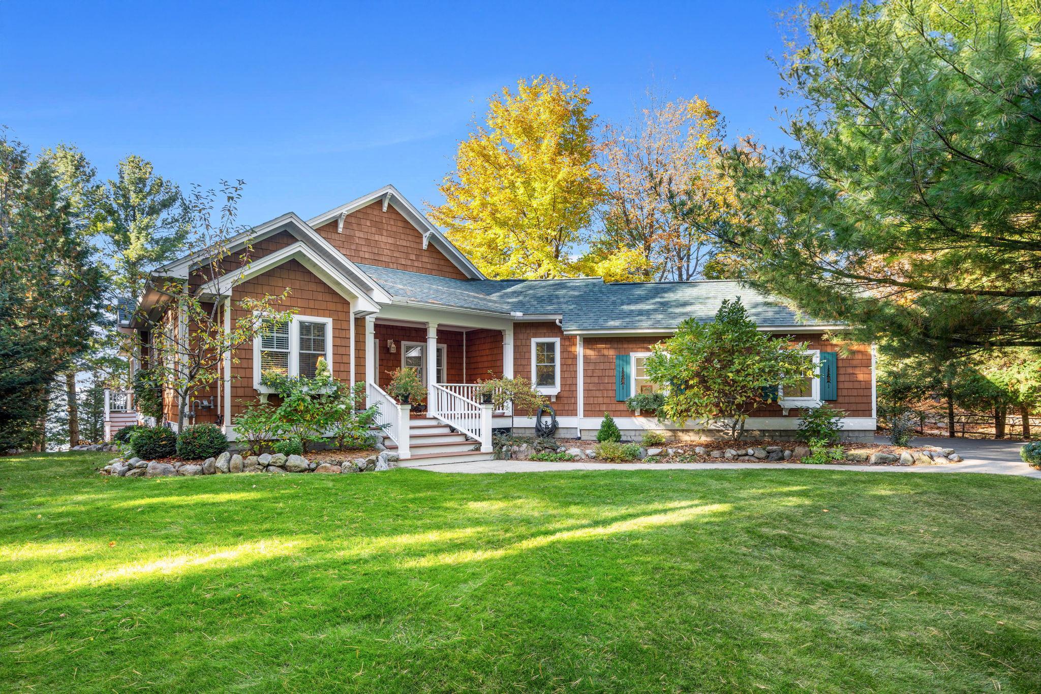 4903 Lake Shore Drive