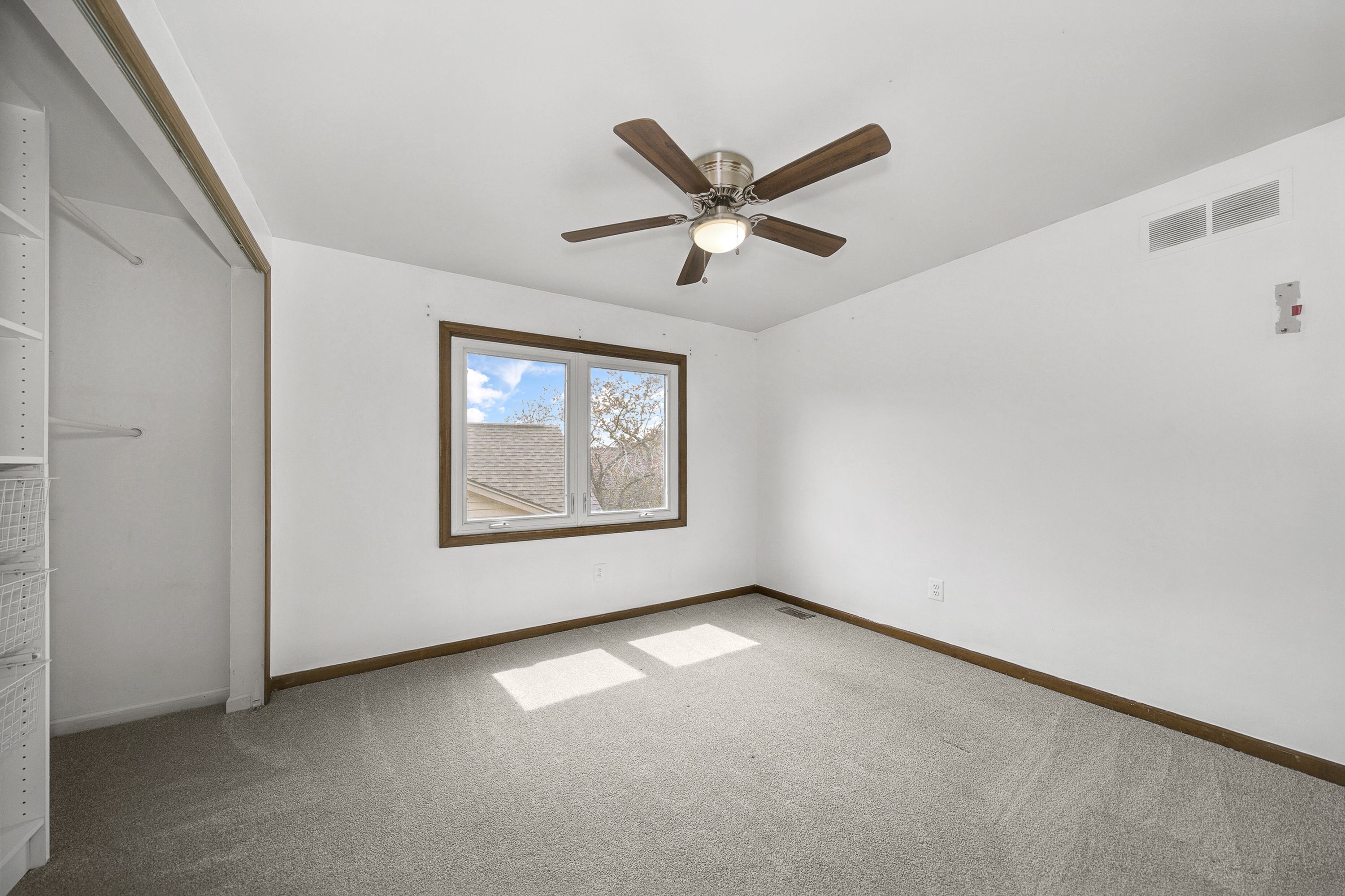 Macomb Township Macomb, Michigan 48044, United States, 4 Bedrooms Bedrooms, ,3 BathroomsBathrooms,Residential,Pending,116478