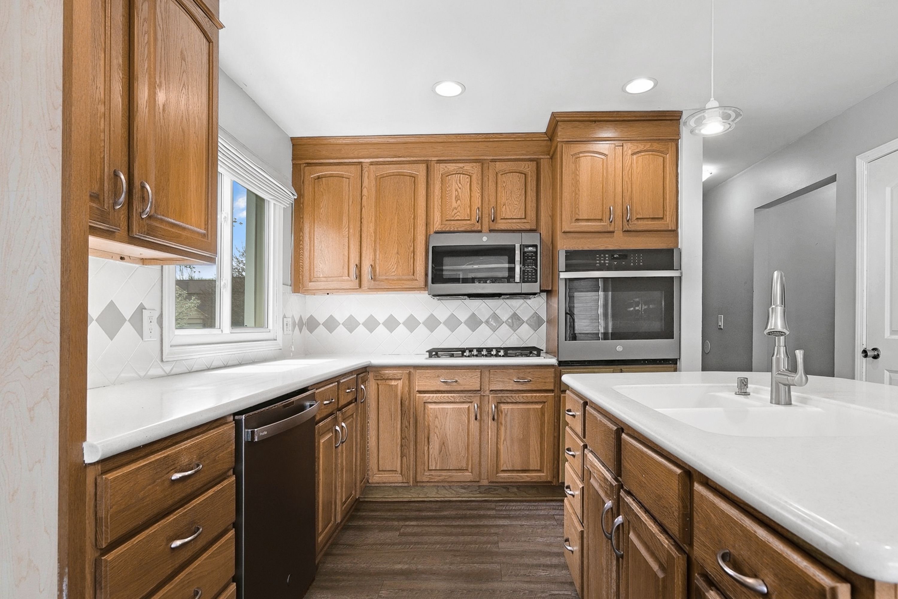 Macomb Township Macomb, Michigan 48044, United States, 4 Bedrooms Bedrooms, ,3 BathroomsBathrooms,Residential,Pending,116478