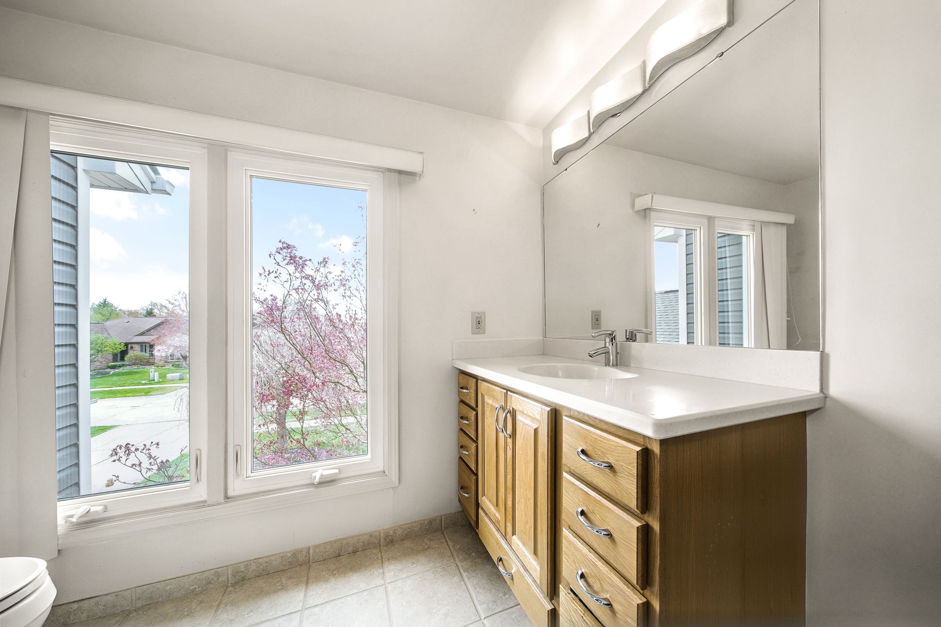 Macomb Township Macomb, Michigan 48044, United States, 4 Bedrooms Bedrooms, ,3 BathroomsBathrooms,Residential,Pending,116478