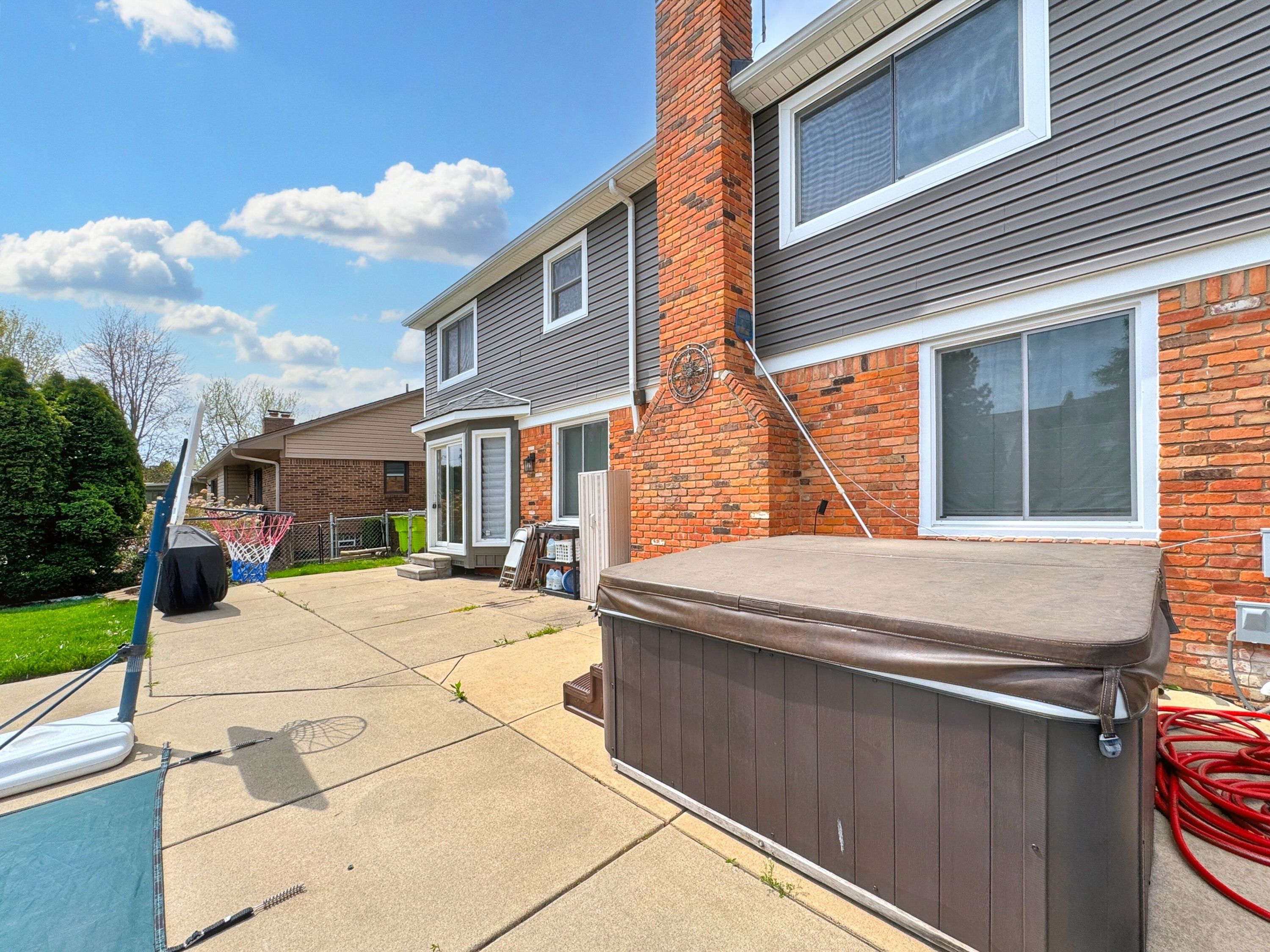 Macomb Township Macomb, Michigan 48044, United States, 4 Bedrooms Bedrooms, ,3 BathroomsBathrooms,Residential,Pending,116478