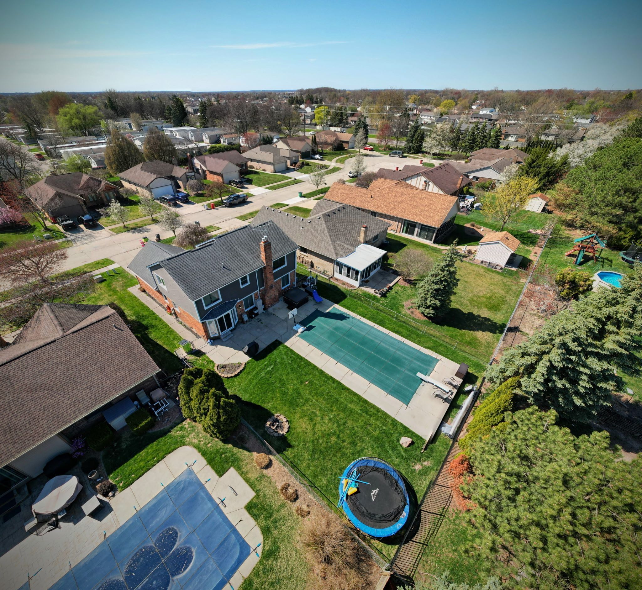 Macomb Township Macomb, Michigan 48044, United States, 4 Bedrooms Bedrooms, ,3 BathroomsBathrooms,Residential,Pending,116478