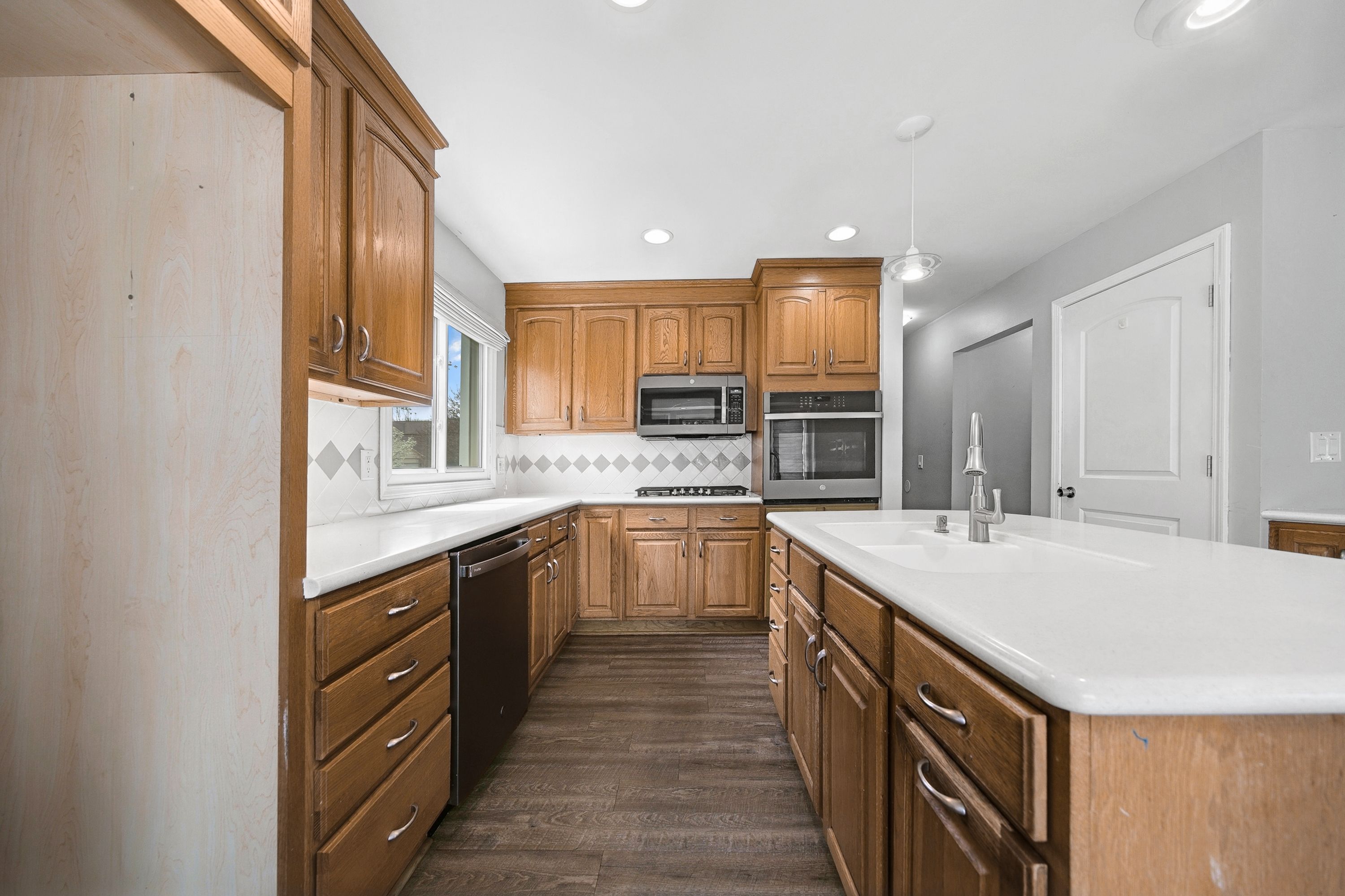 Macomb Township Macomb, Michigan 48044, United States, 4 Bedrooms Bedrooms, ,3 BathroomsBathrooms,Residential,Pending,116478