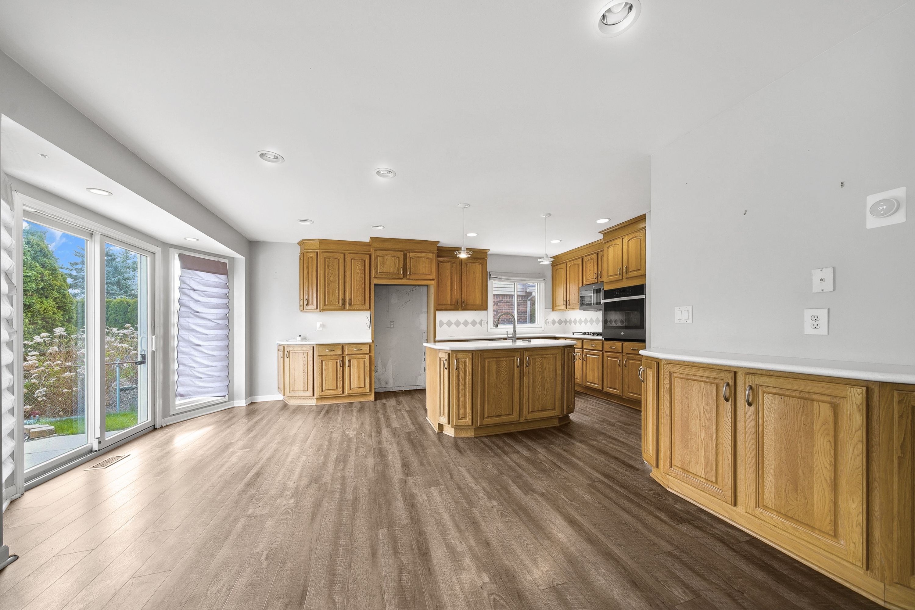 Macomb Township Macomb, Michigan 48044, United States, 4 Bedrooms Bedrooms, ,3 BathroomsBathrooms,Residential,Pending,116478